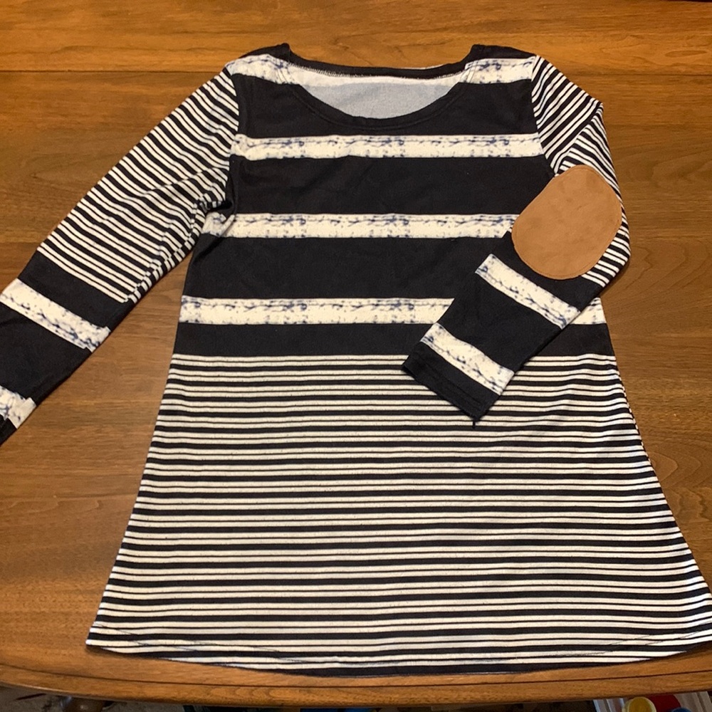 🍓3/$15 🍓 Tunic length long sleeve shirt with elbow patches